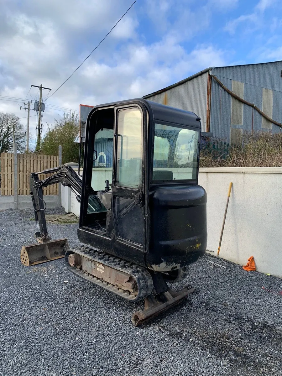 bobcat 1.7 ton digger - Image 2