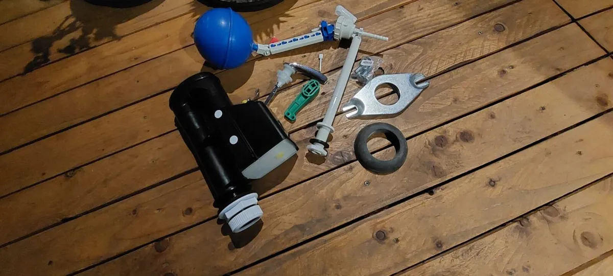 Toilet Cistern Kit - Image 1