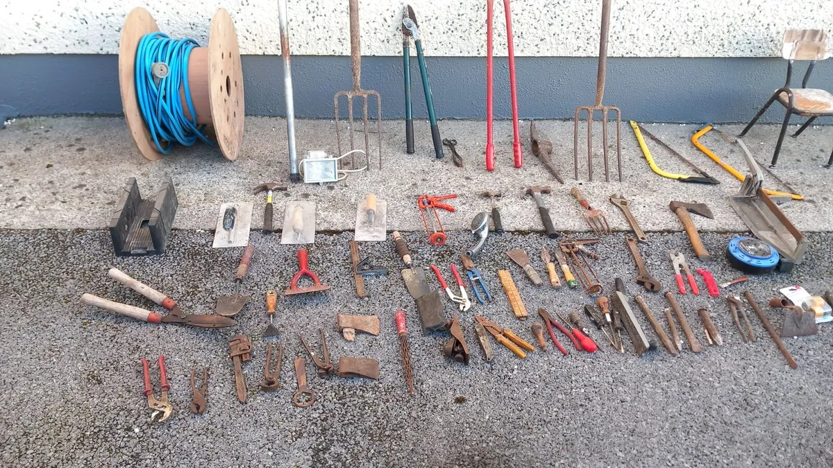 An assortment of tools - Image 1