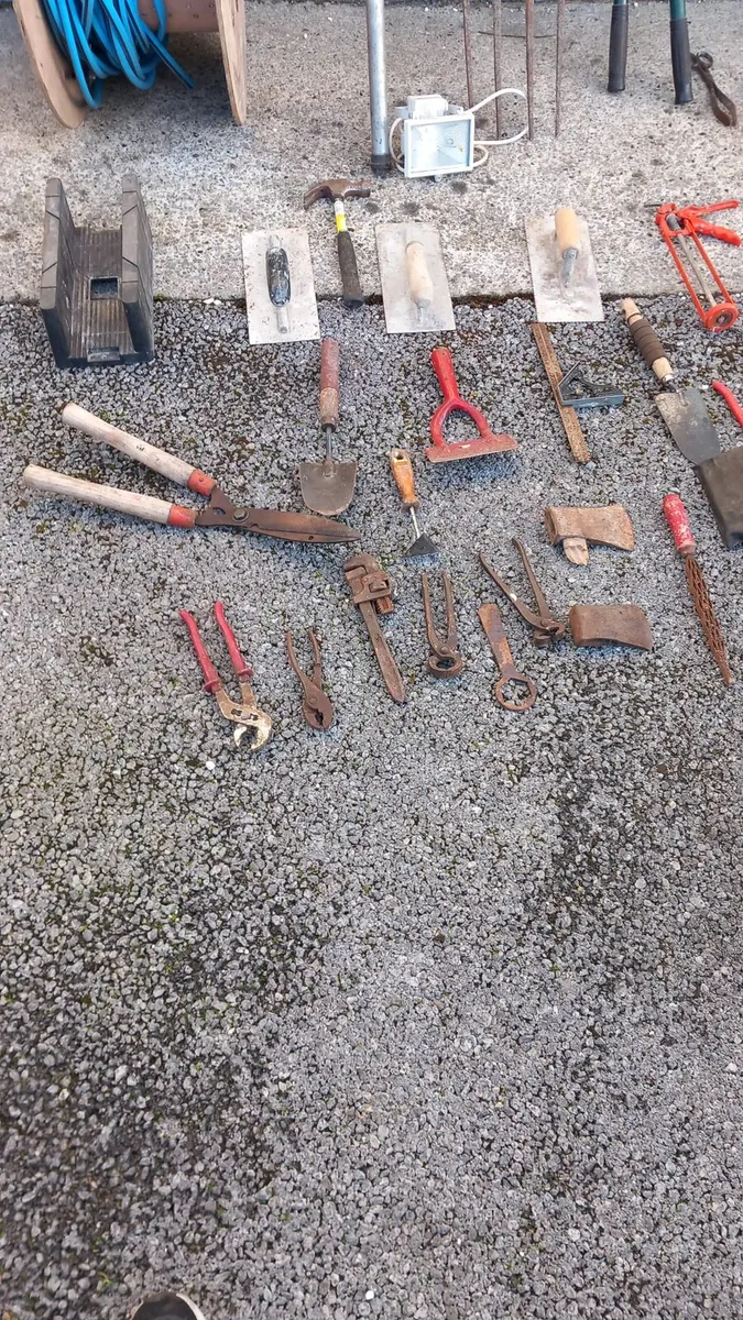 An assortment of tools - Image 2