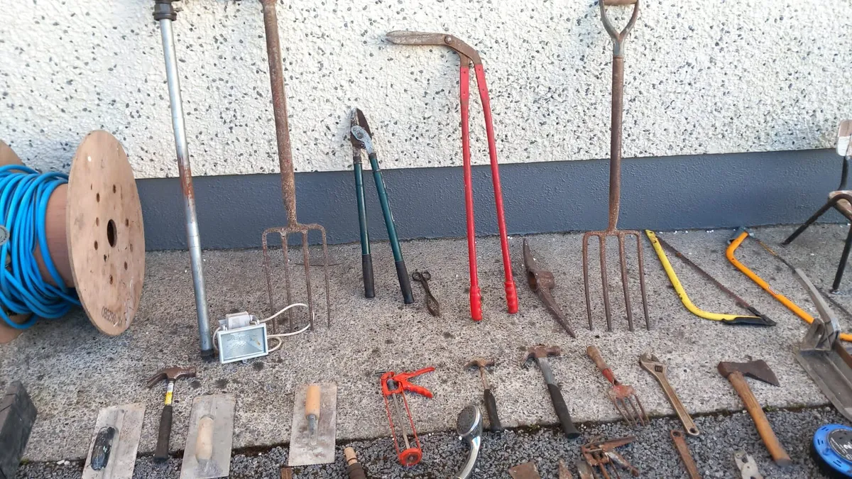 An assortment of tools - Image 3