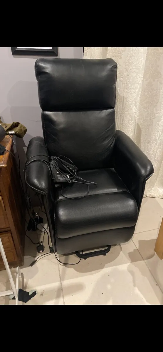 Riser Recliner Mobility Chair - Image 2