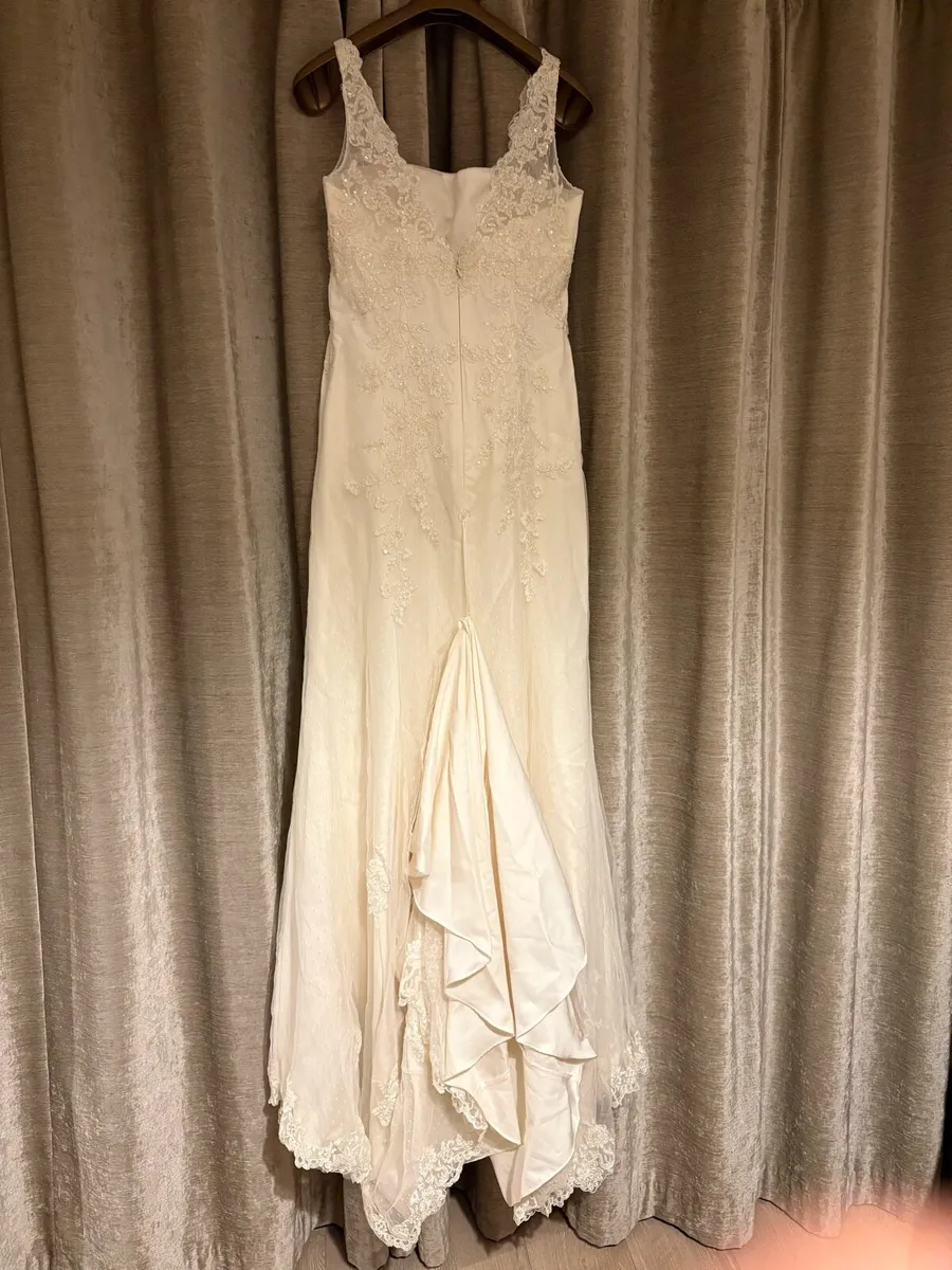 Wedding dress - Image 2