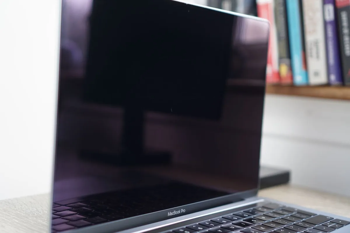 Apple MacBook Pro 13" 2019 | i7 | 16GB | 512GB - Image 4