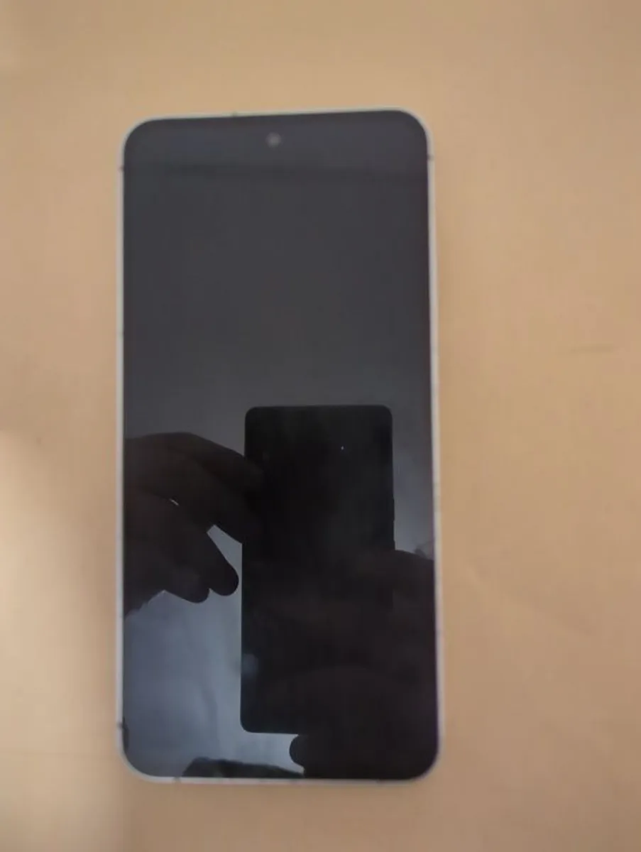 Samsung Galaxy 24fe - Image 1