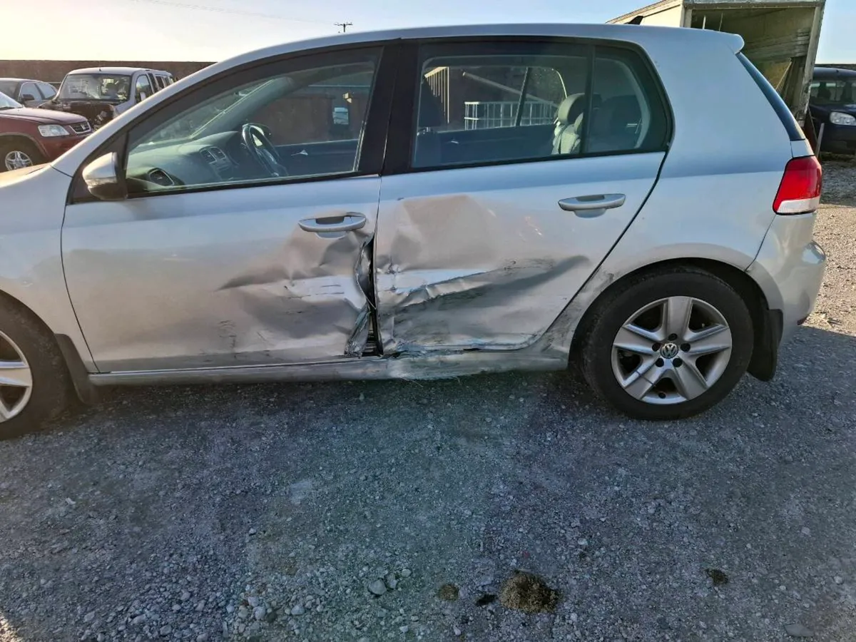 2010 VOLKSWAGEN GOLF - Image 3