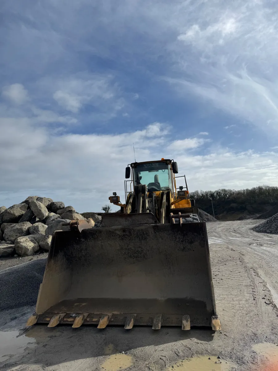 VOLV0 L180E 2006 LOADING SHOVEL - Image 1