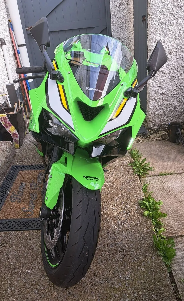 Kawasaki Ninja 2025 - Image 1
