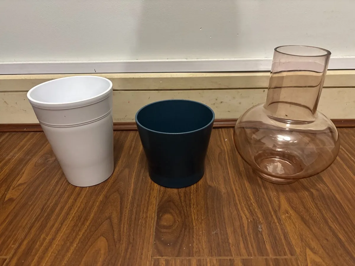 Vases - Image 1