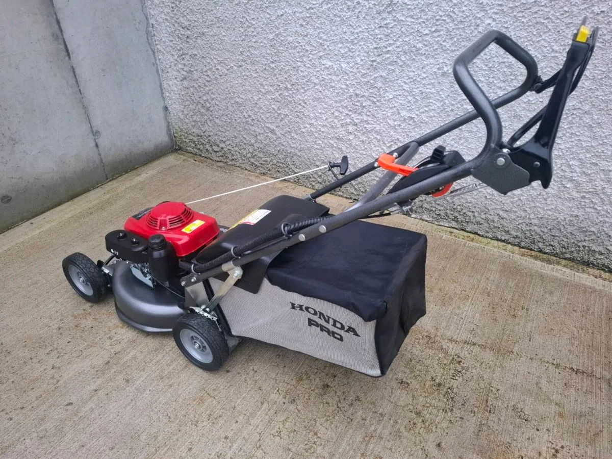 Honda Pro 536 lawnmower  LIKE NEW - Image 3