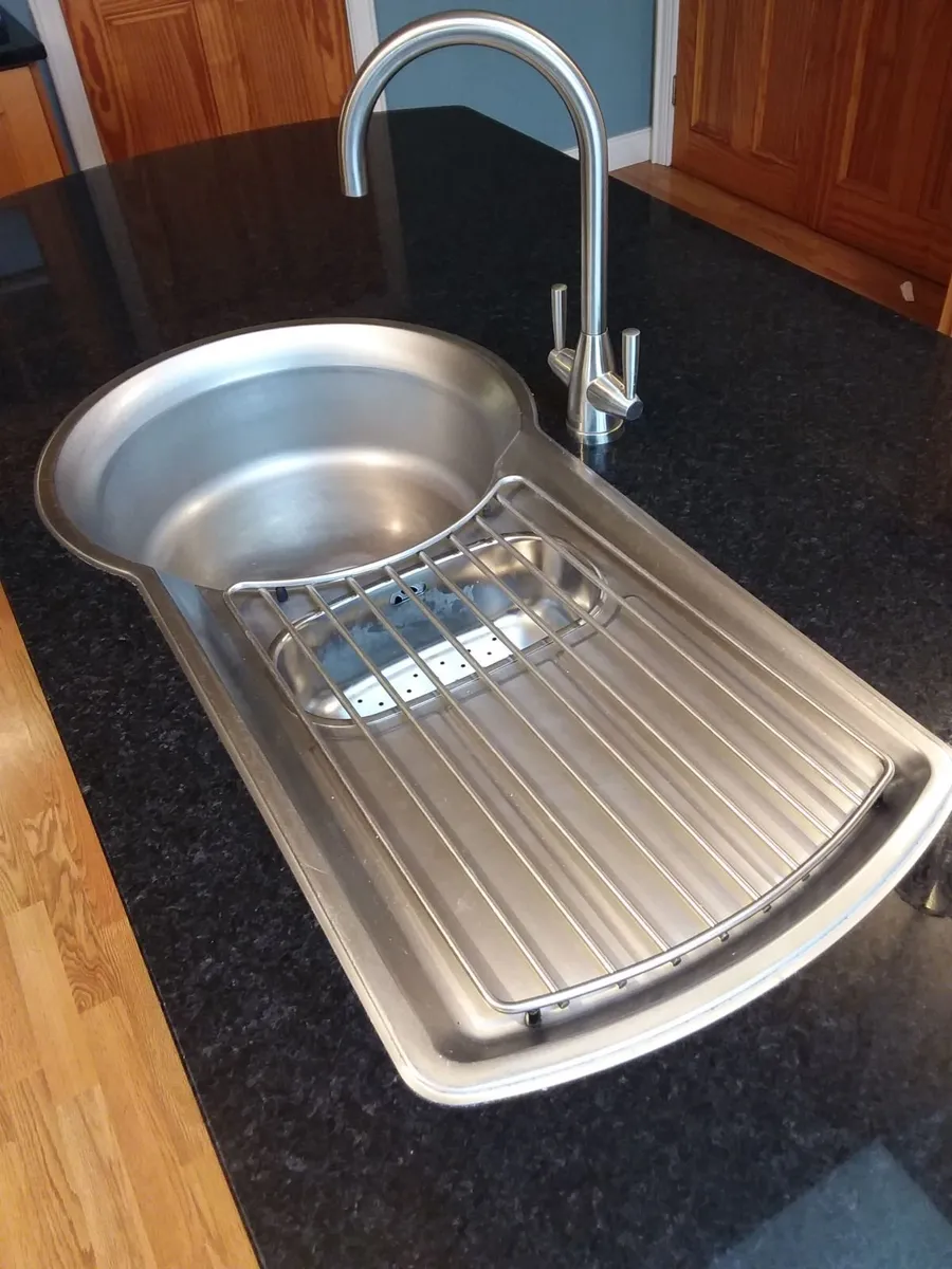 A complete kitchen - Image 4