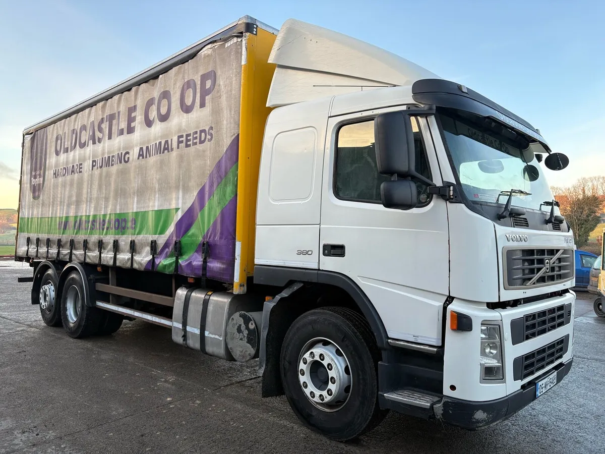 2005 Volvo FM12 380 6x2 Rigid Lorry - Image 1