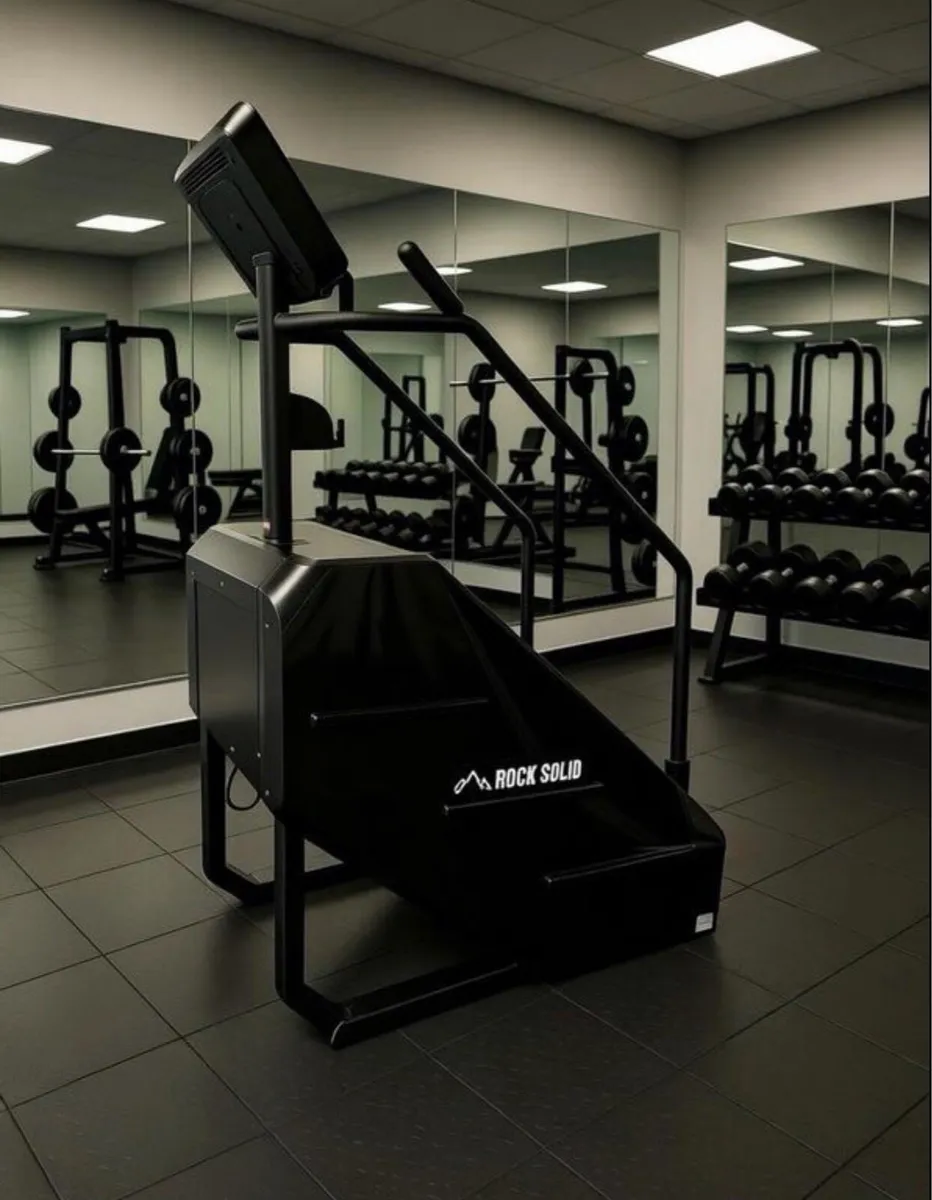 Commercial step/ stair master machine (new in box) - Image 1