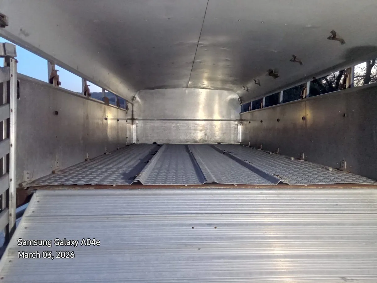 12*6 Ifor Williams double axle cattle trailer - Image 3