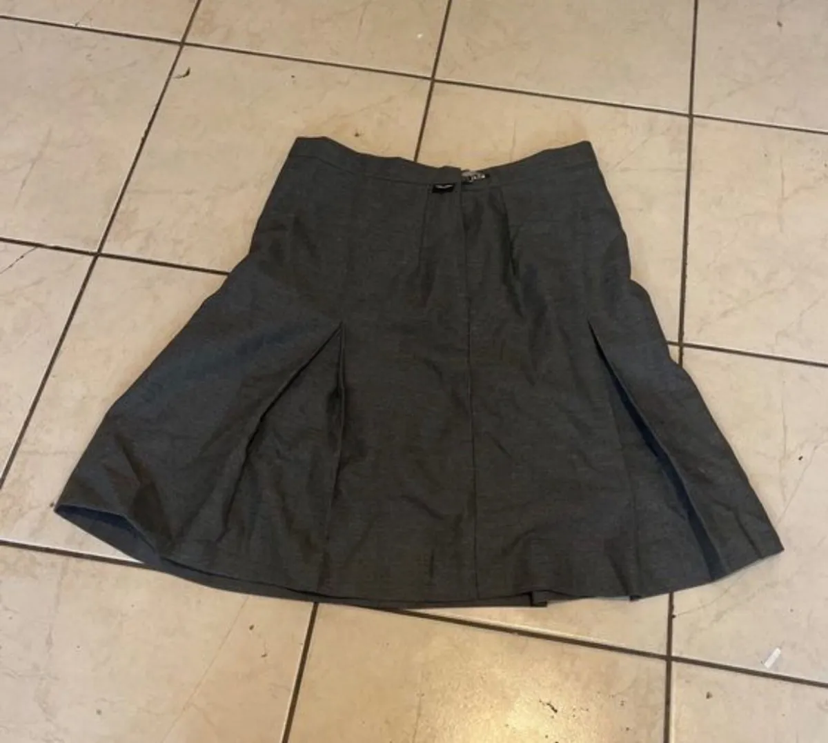 School uniform skirt - Image 1