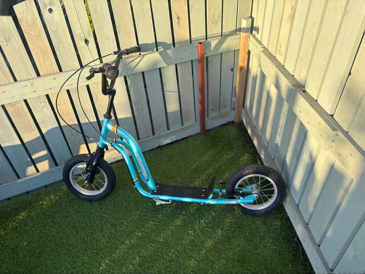 Scooter - Image 1