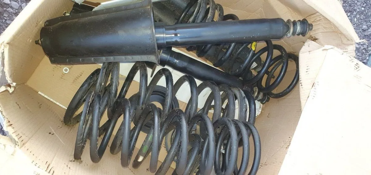 Land ROVER Defender 110, new set springs and shock - Image 1