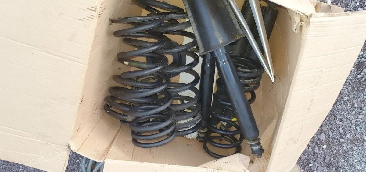 Land ROVER Defender 110, new set springs and shock - Image 3