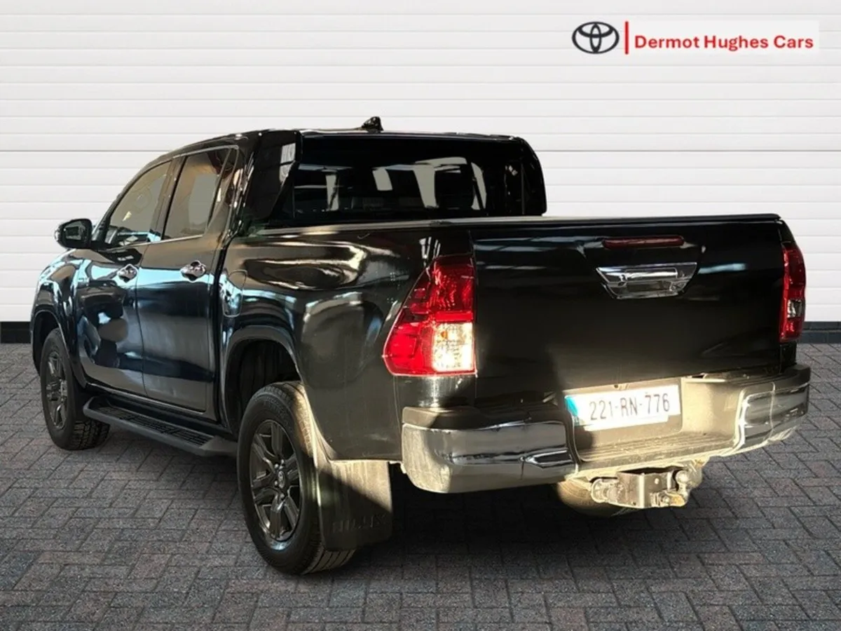Toyota Hilux 2.4 SR5 DOUBLE CAB 4DR - Image 2