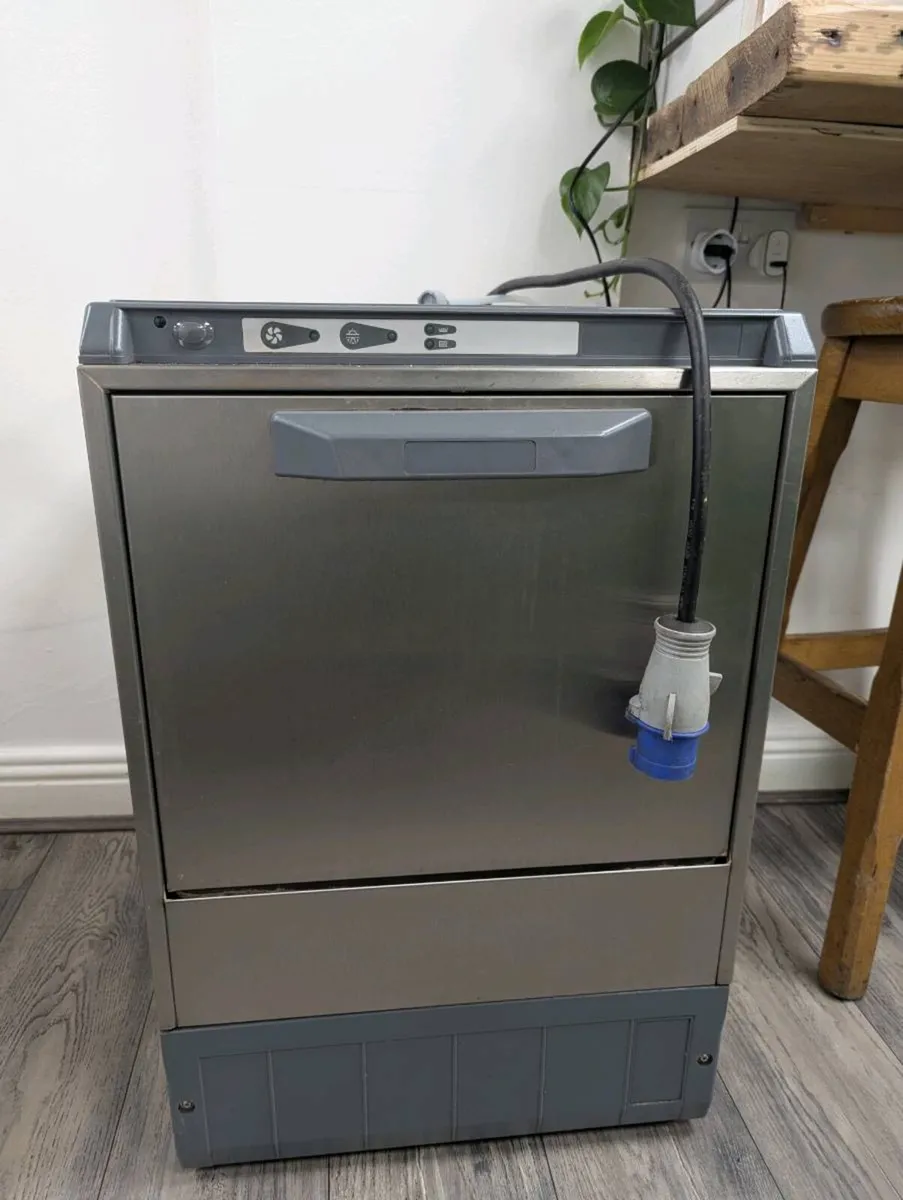 Omniwash 4000ST Glass Washer - Image 1