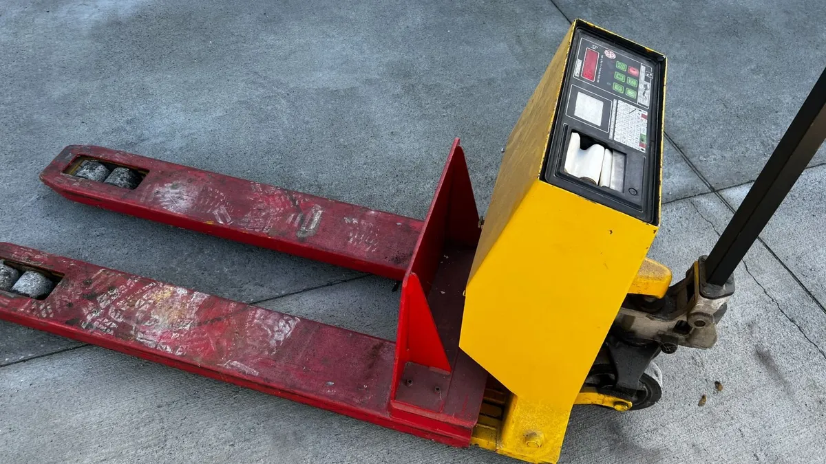 Pallet Truck with Scale 1500 kg - Image 4