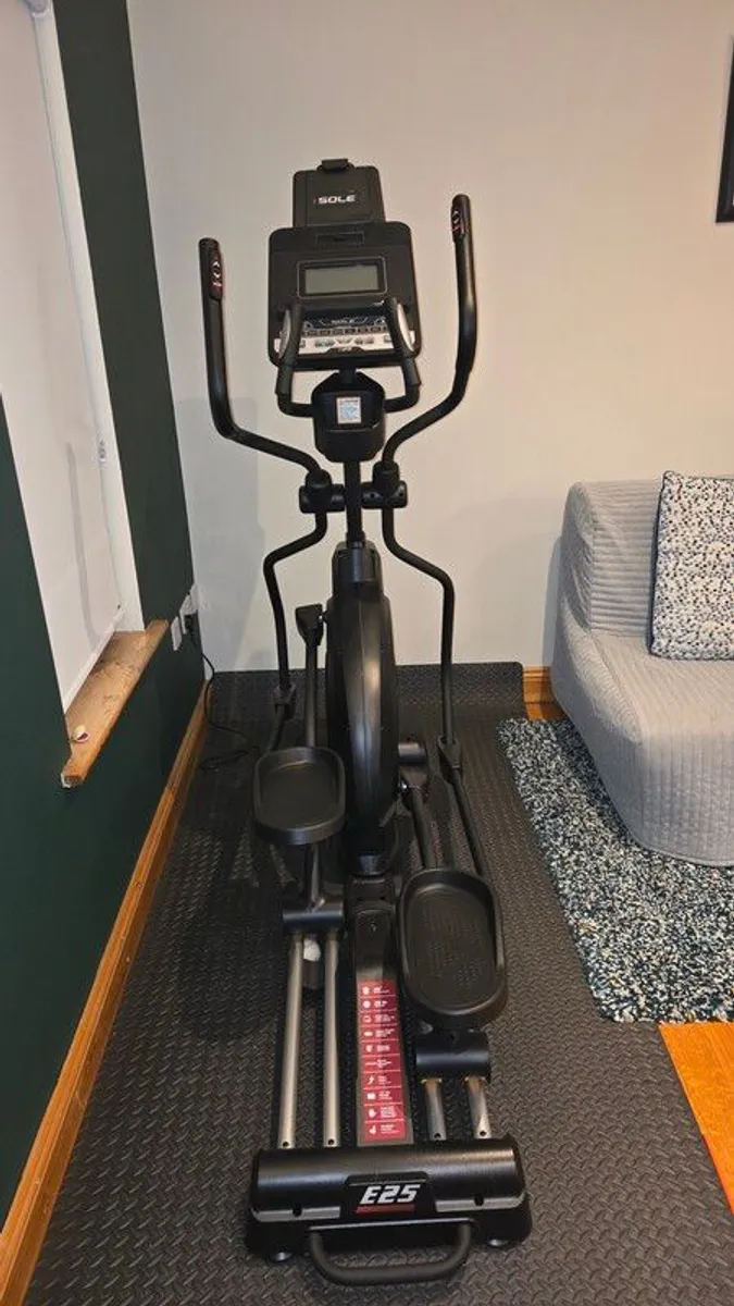 Sole E25 Elliptical Cross Trainer - Image 1