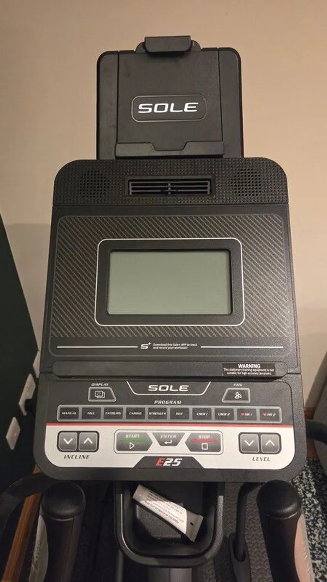Sole E25 Elliptical Cross Trainer - Image 4