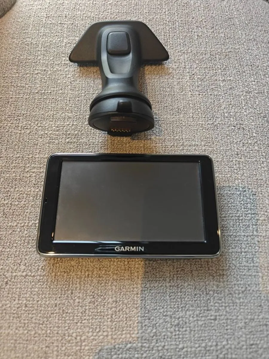 Garmin sat nav unit  - VW / Seat / Skoda - Image 1