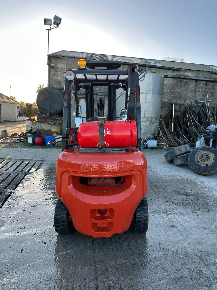 Nissan forklift - Image 4