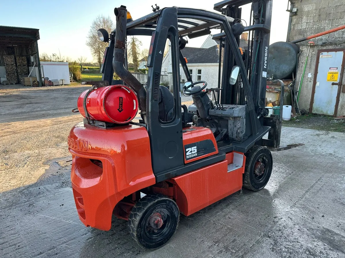 Nissan forklift - Image 1