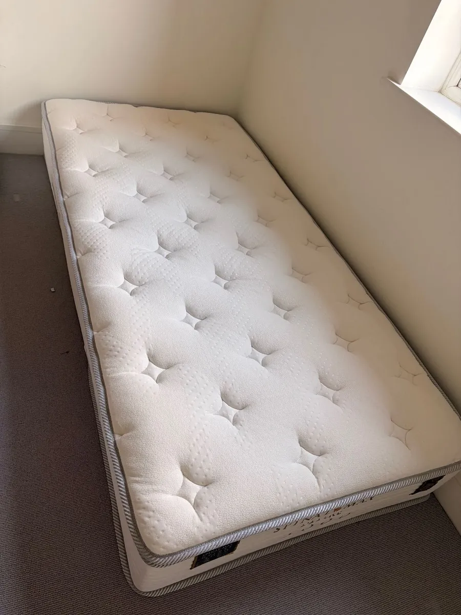 Spinal Max Deluxe 3000 Single Mattress - Like New - Image 1