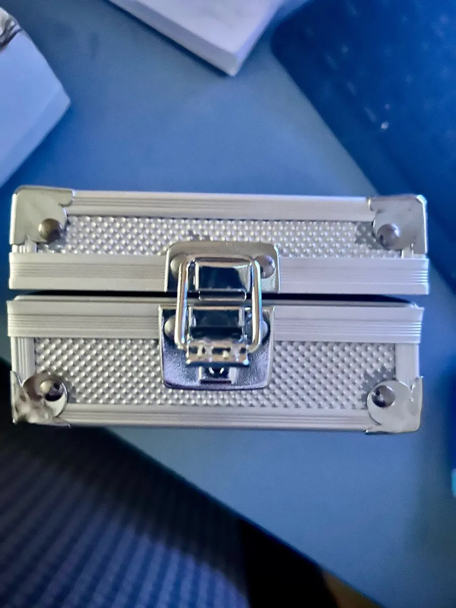 250 piece tattoo starter kit with 2 machines - Image 2