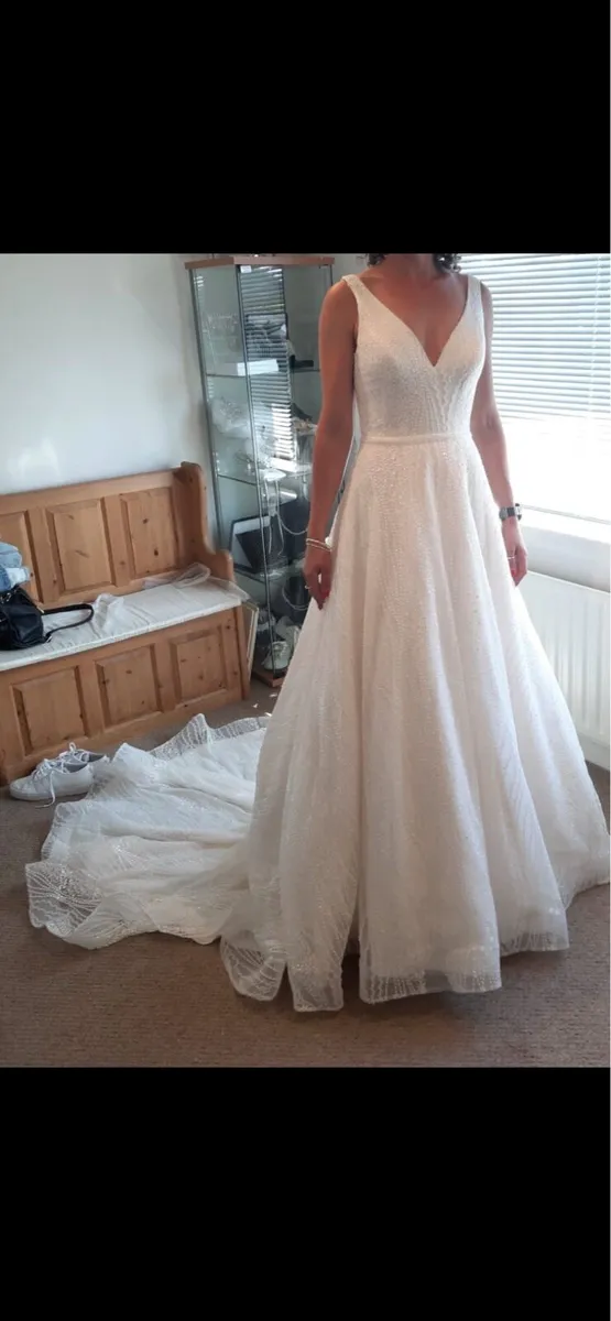 Wedding Dress & Veil size 8 - Image 4