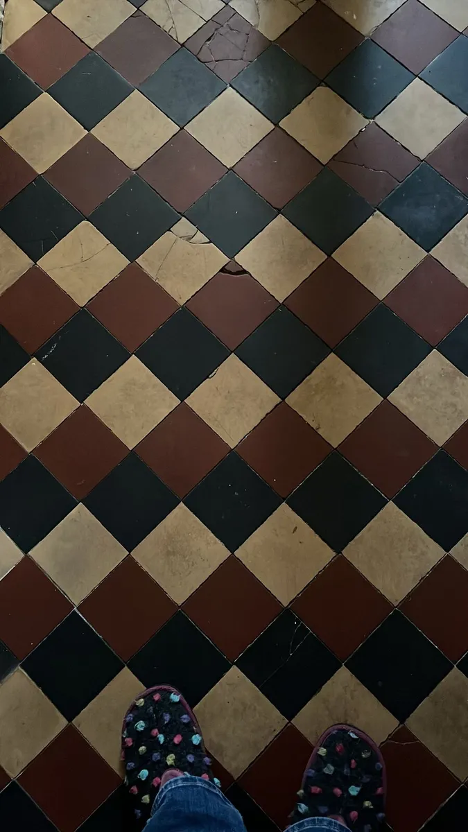 Bangor slates chimney pots floor ridge roof tiles - Image 4