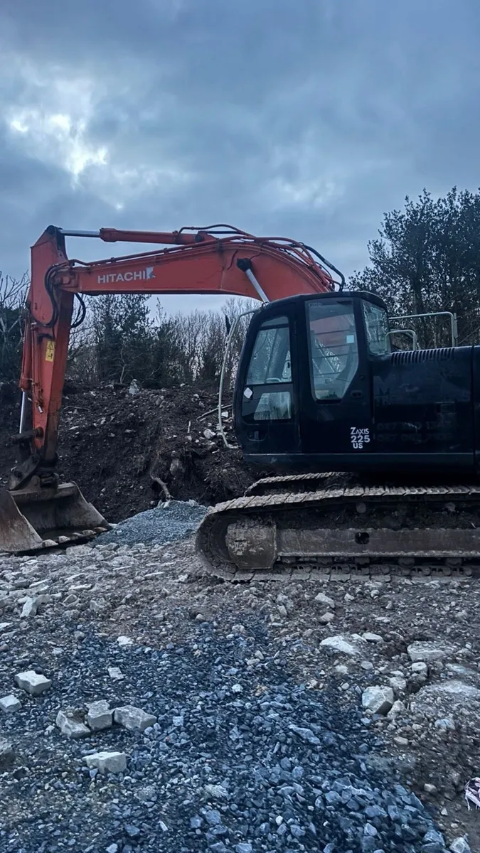 Hitachi Zaxis 225 - Image 1