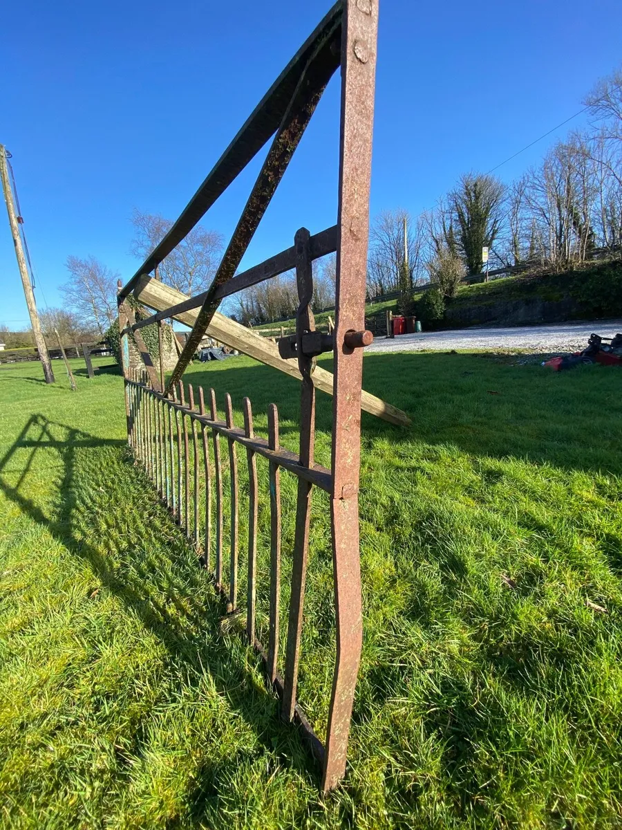 9ft heavy iron gate - Image 4