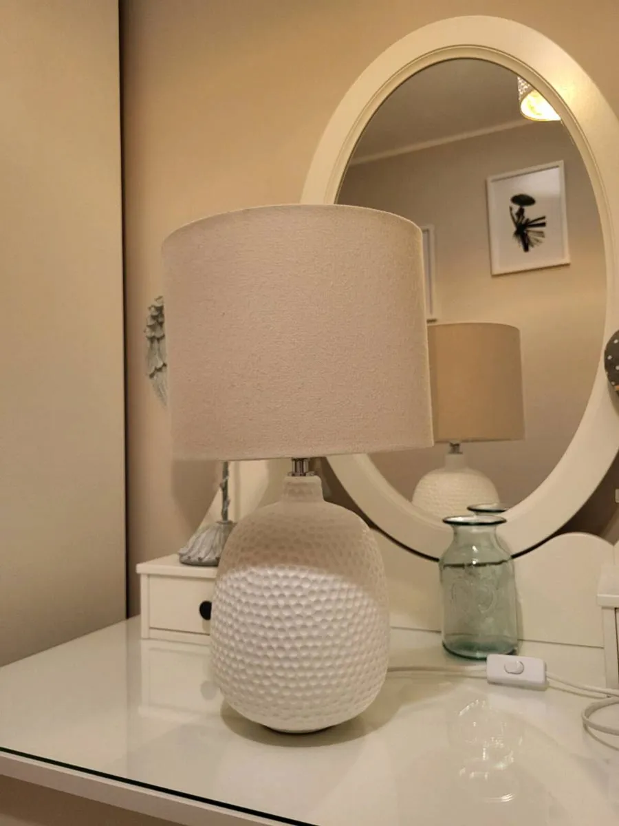 2 tabel lamps for sale - Image 1