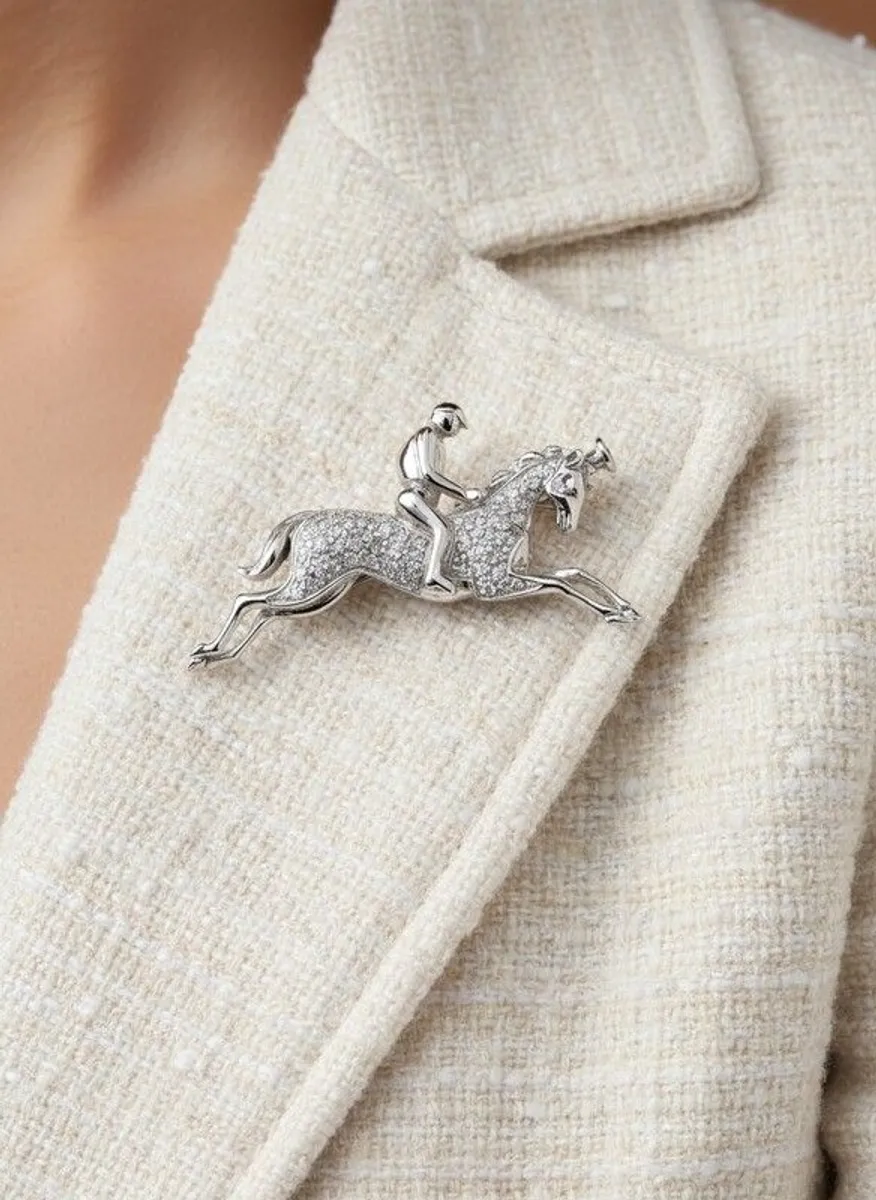 18ct Gold Diamond Horse and Jockey Brooch - Image 1