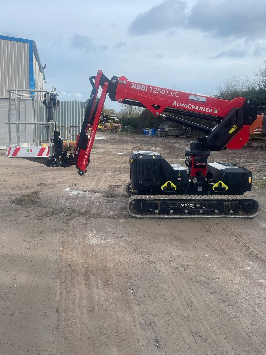 Self propelled tracked cherrypicker - Image 1