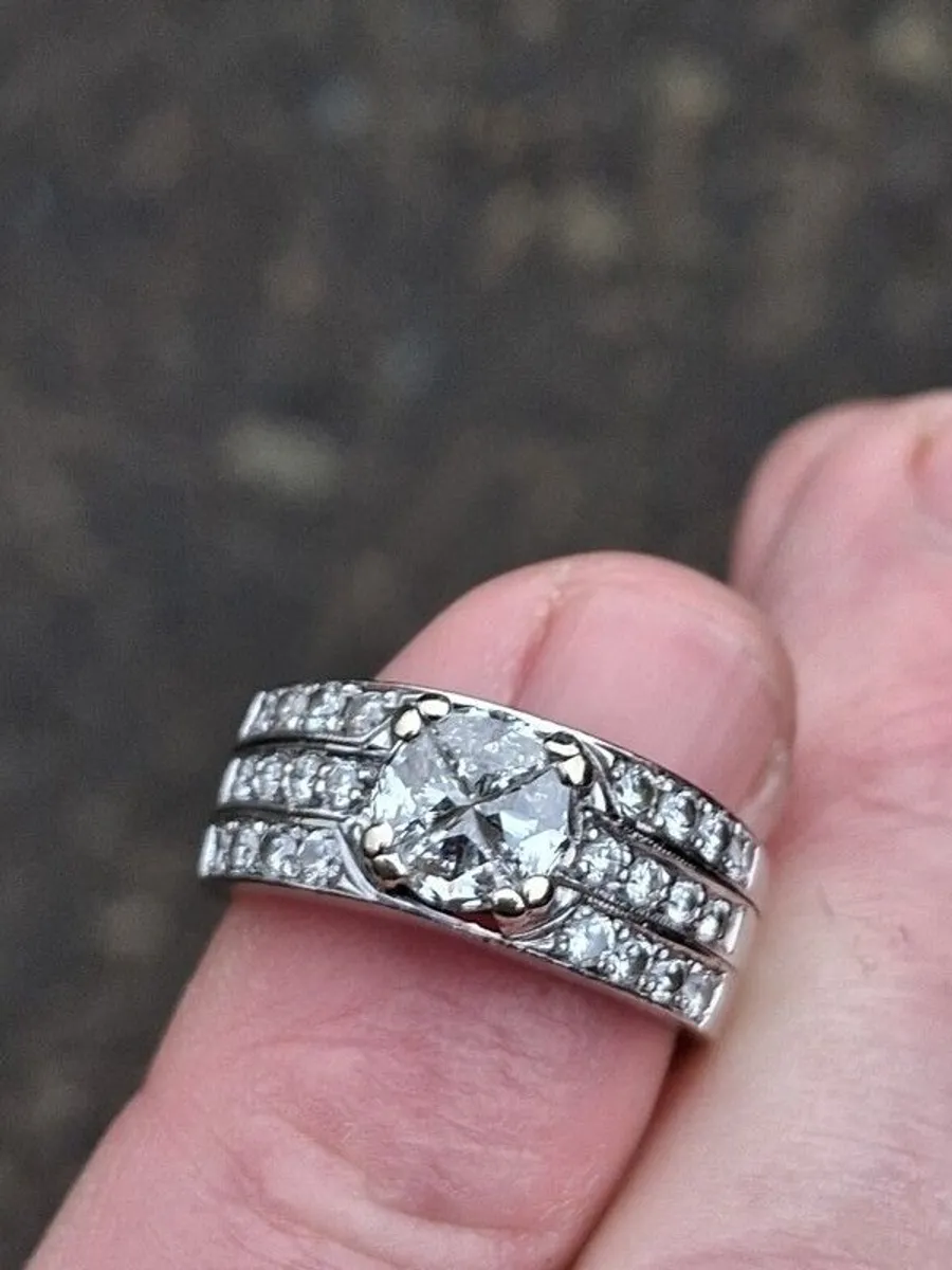 18ct Gold 1.3 Carat VSI Diamond Engagement Ring (8.45g) - Image 3