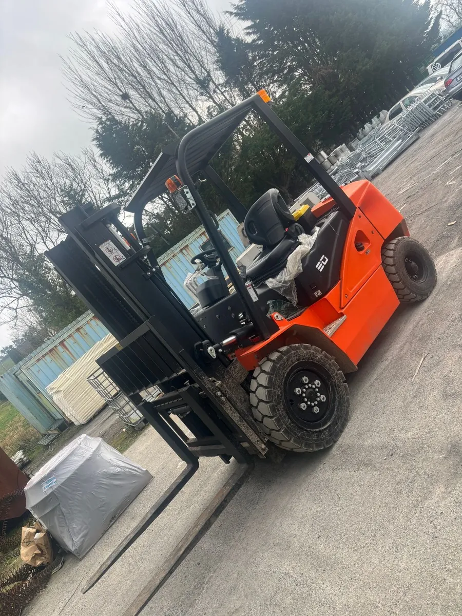 SureStac FD30 Forklift - Image 1