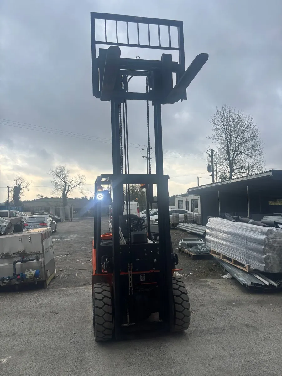 SureStac FD30 Forklift - Image 4