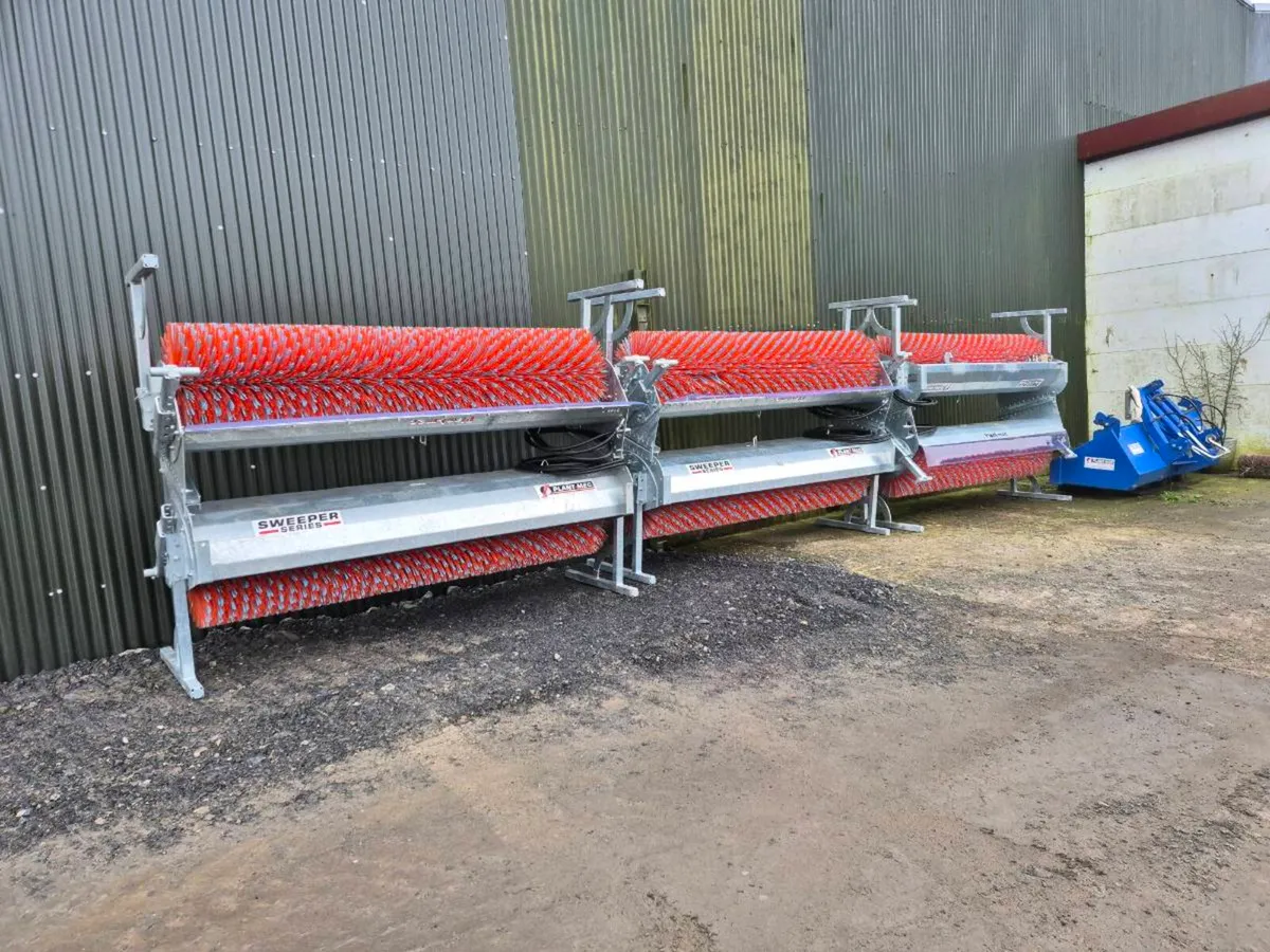 Bucket Brush - Image 1