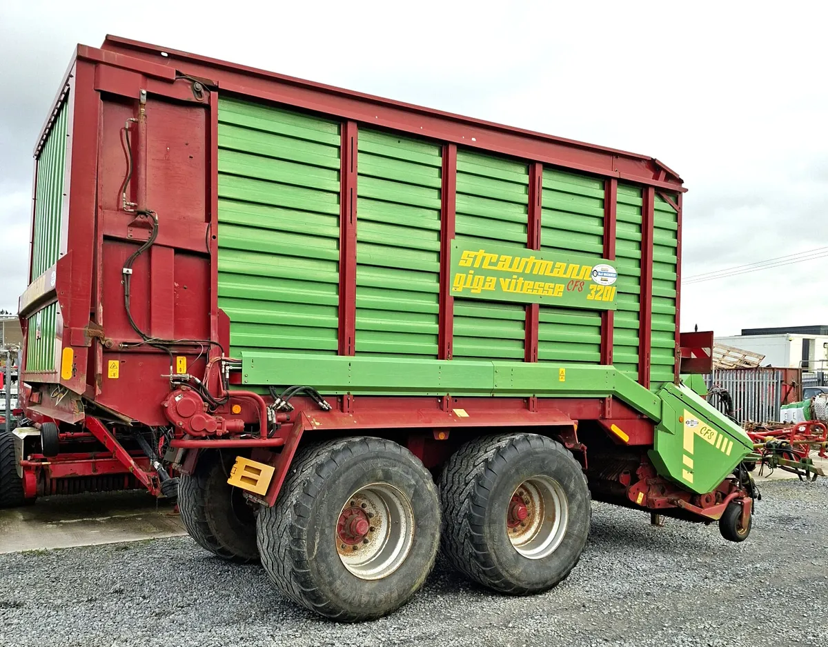 STRAUTMAN 3201 SILAGE WAGON - Image 1