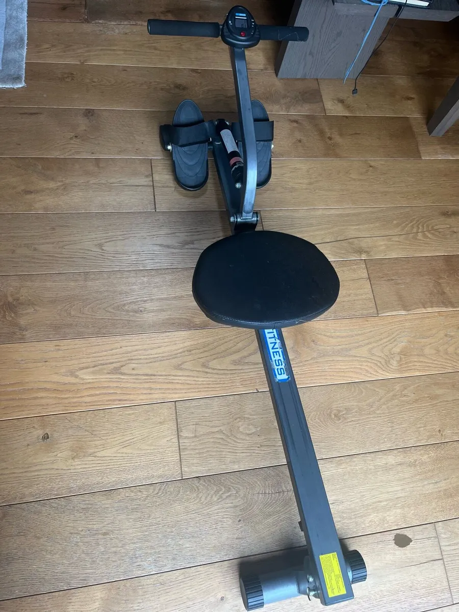 Rowing machine - Image 1