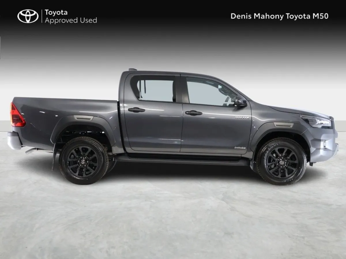 Toyota Hilux Invincible Double Cab - Image 3