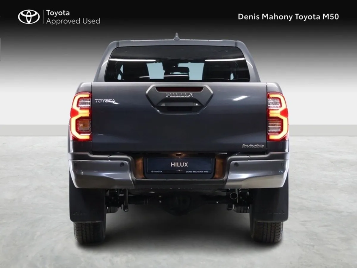 Toyota Hilux Invincible Double Cab - Image 4