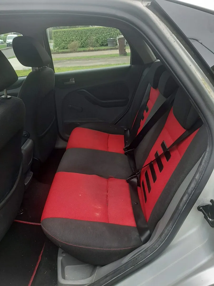 Ford Focus 2009 - Image 2