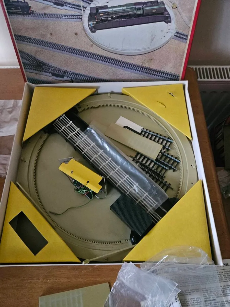 Hornby OO Gauge Turntable - Image 2