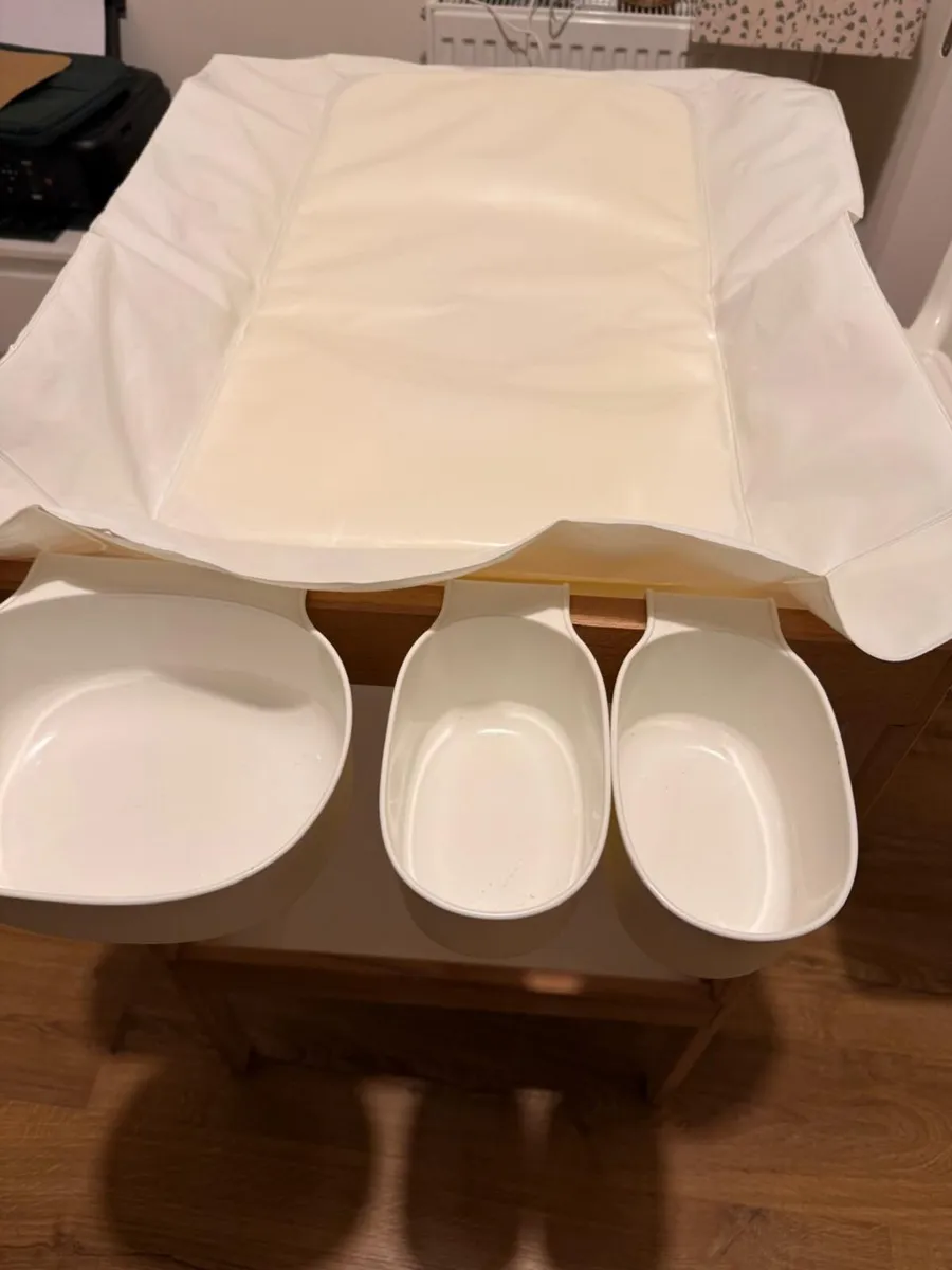 Baby IKEA changing table - Image 3
